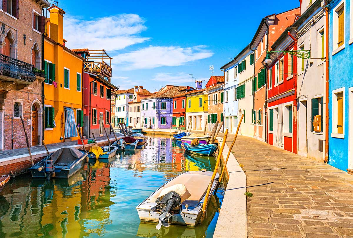 venice-landmark-burano-island-canal-colorful-house-small.jpg